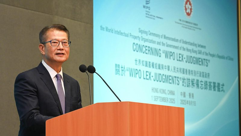 服务质量是选择代理记账公司的重要标准。以下方面可以作为考察的依据：
